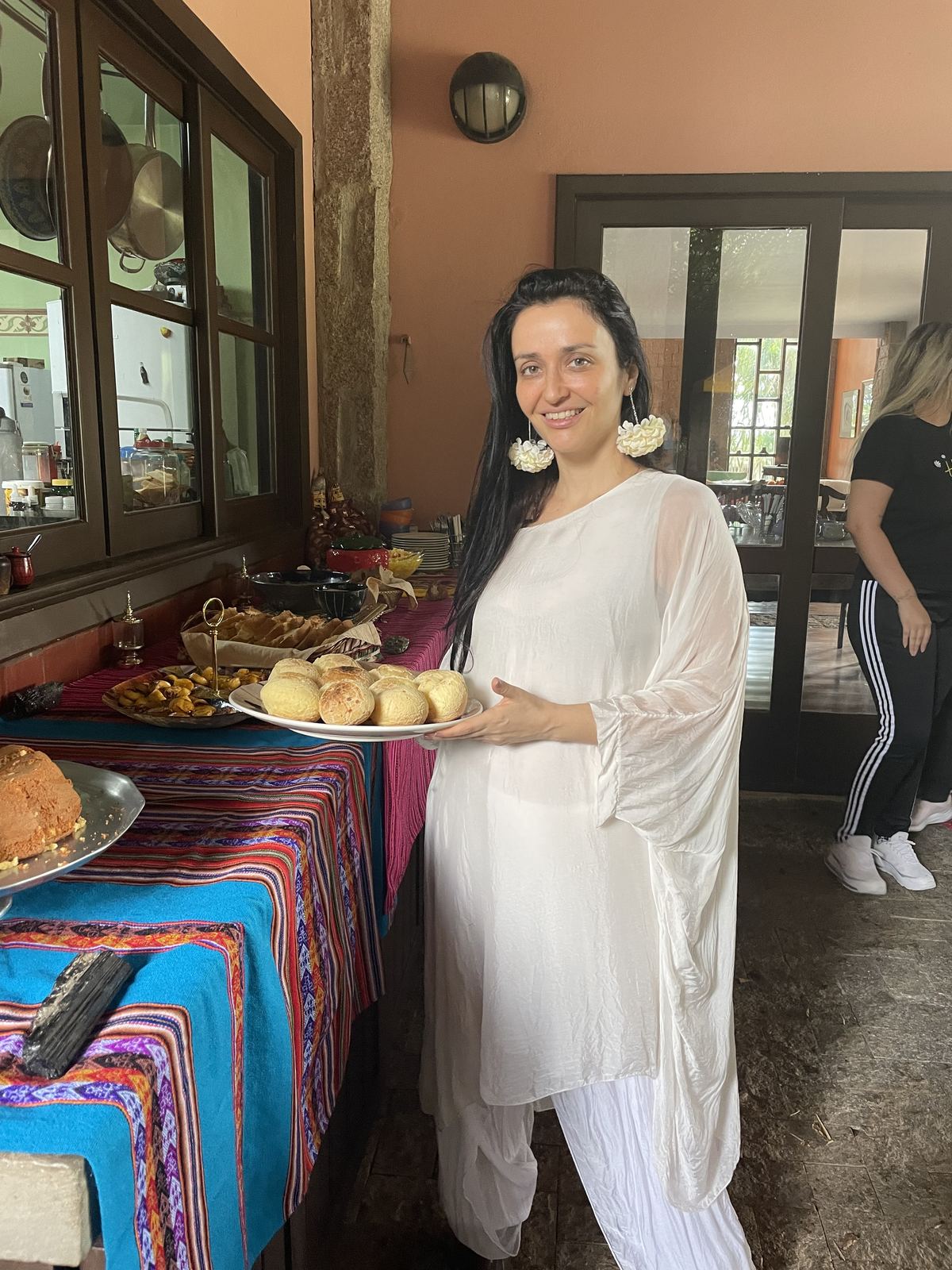 Pães de queijo e quitutes preparados pela chef durante o retiro LoveDetox