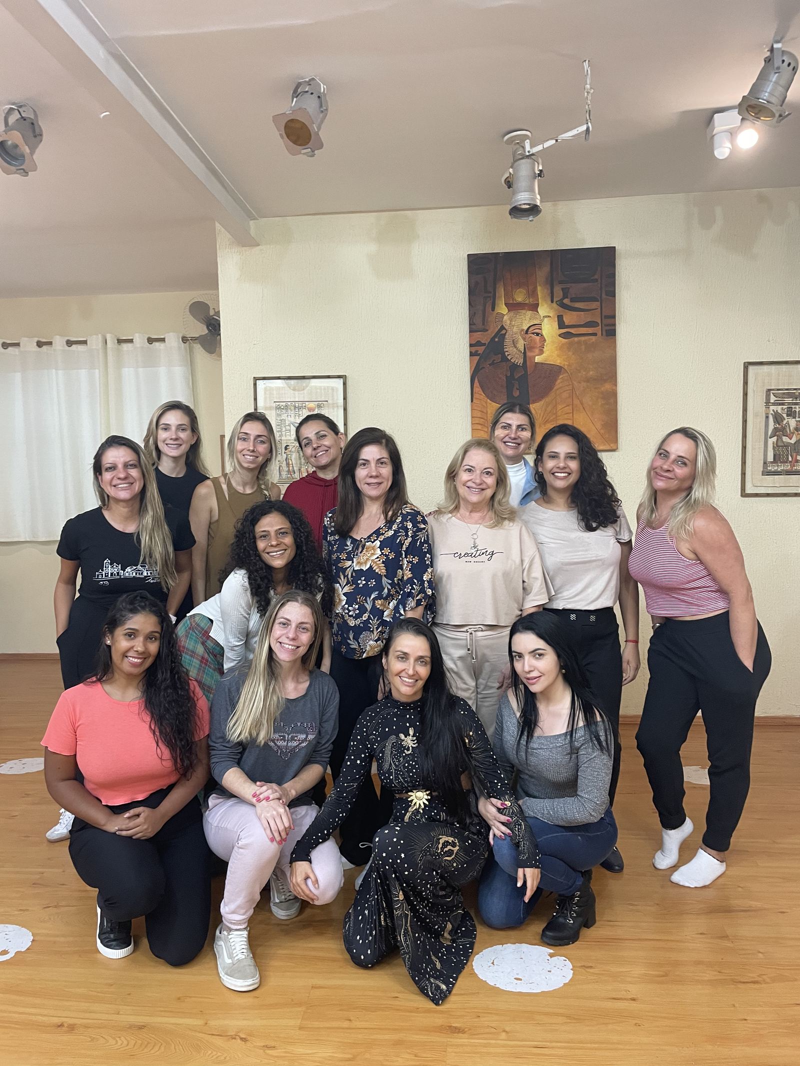 Grupo de participantes reunido em sala de terapia do LoveDetox